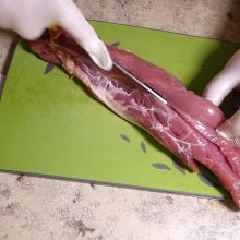 Schweinefilet schneiden