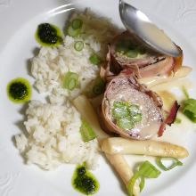 Schweinefilet im Speckmantel mit Spargel
