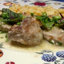 Gebratenes Schweinefilet mit Kräutern