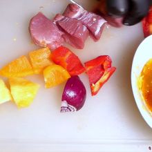 Fleisch und Gemüse schneiden