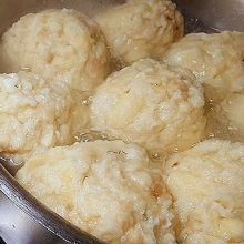 Semmelknödel kochen