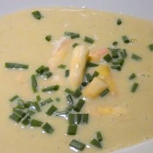 Spargelcremesuppe mit Dotter legiert