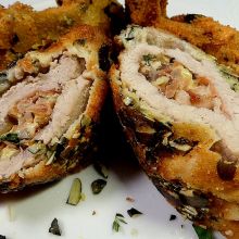 Cordon bleu mit Steinpilzfüllung in Kürbiskernpanier