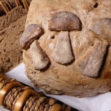 Dinkel - Roggen Sauerteigbrot mit getrockneten Steinpilzen