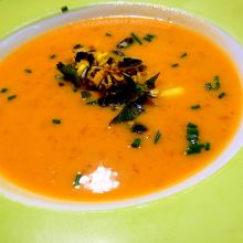 Süßkartoffelsuppe mit gebratenem Kürbis