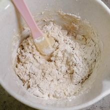 Teigzutaten vermischen
