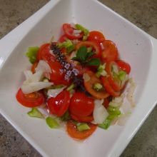 Tomatensalat mit Paprika