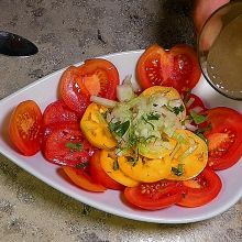 Salat marinieren