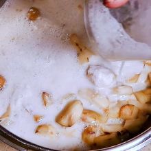 Mit Kokosmilch ablöschen