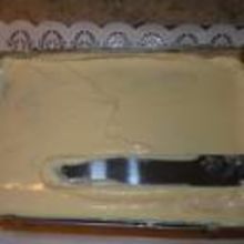 Mit Vanillecreme bestreichen