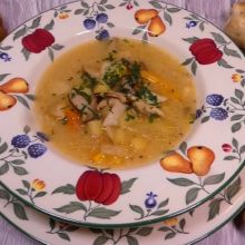 Waldpilzsuppe mit Erdäpfeln und Gemüse