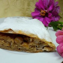 Weintraubenstrudel gezogener Strudelteig