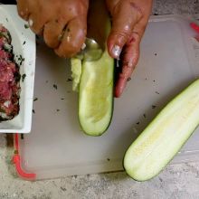 Zucchini aushöhlen