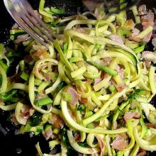 Zucchinispaghetti anbraten