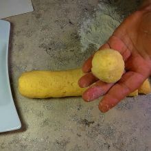 Zwetschkenknödel formen