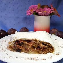 Zwetschkenstrudel - gezogener Strudelteig