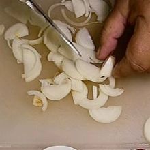 Zwiebeln schneiden