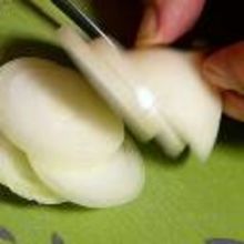 Zwiebelringe schneiden