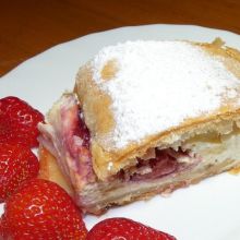 Erdbeer-Topfenstrudel