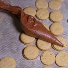 Einfache Schokoladenbuttercreme ohne Ei
