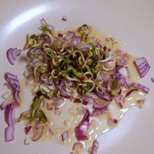 Zwiebeln mit Mungobohnen