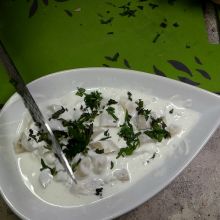 Mit Kräutern garnieren