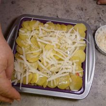 Mit Käse bestreuen