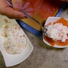 Mit Mayonnaisesalat füllen