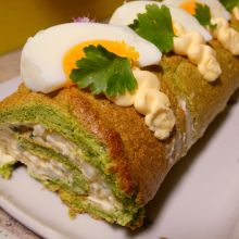 Pikante Spinatroulade mit Eifüllung