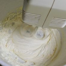 Schokoladencreme schaumig rühren