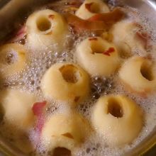 Äpfel weichkochen