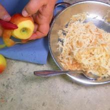 Äpfel schälen