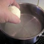 Mettre la boulette dans l'eau