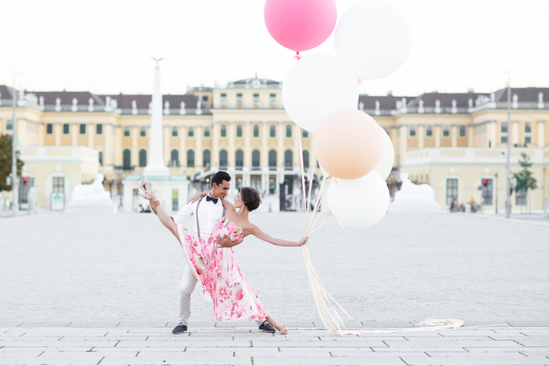 Giant Balloons and Ballet dancers