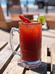 CLAMATO Y CERVEZA - Chica