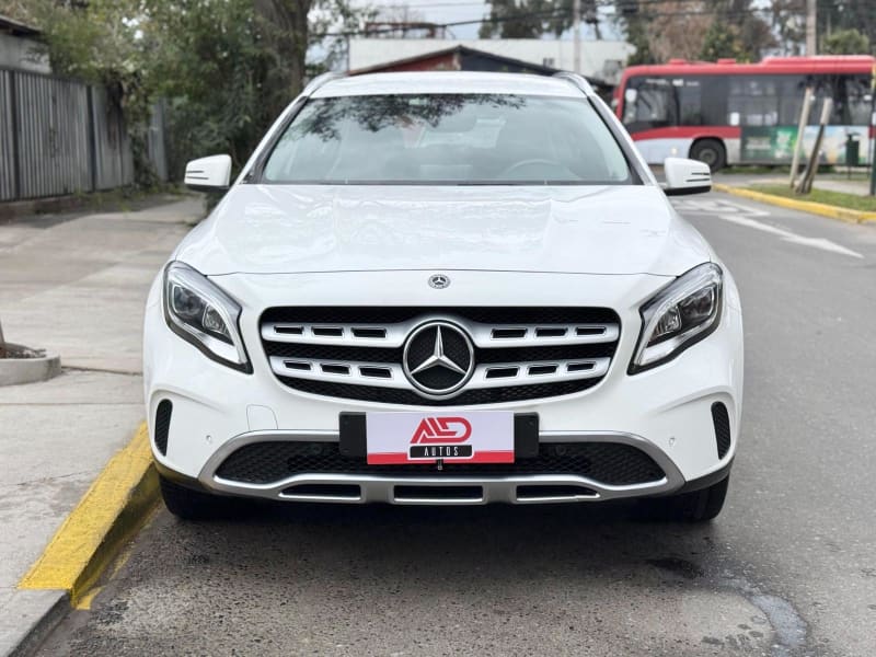 Mercedes-Benz GLA 200 1.6 Turbo DCT 2020 - Imagen 1 de 8