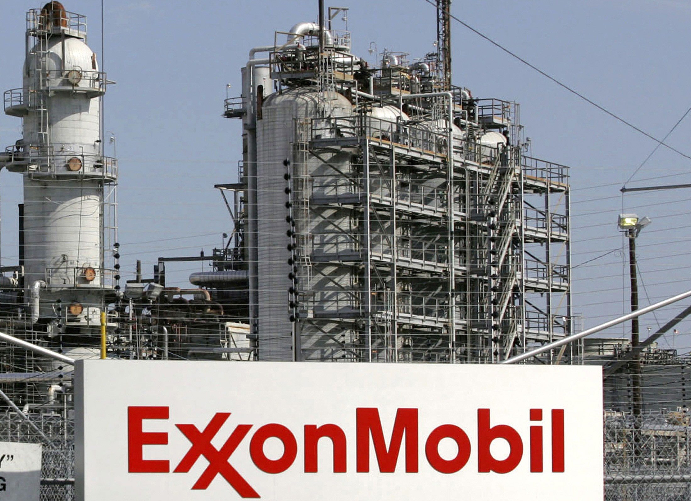 ExxonMobil has committed $1.5 billion to invest in Nigeria's deepwater oil fields to boost production capacity.