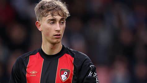 BREAKING: Dean Huijsen is currently undergoing medicals as Real Madrid player in London.