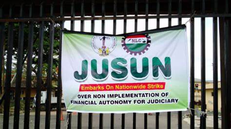 PHOTOS: Judiciary Workers on Strike Shut Out Judges, Lawyers in Abuja