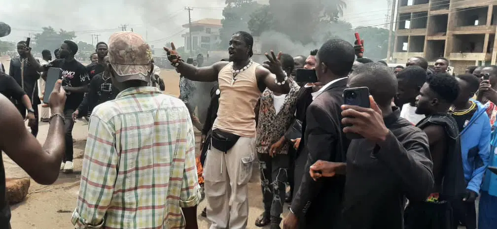 ‘Go to Yelewata!’ – Benue Youths Reject Govt, Listen to VeryDarkMan