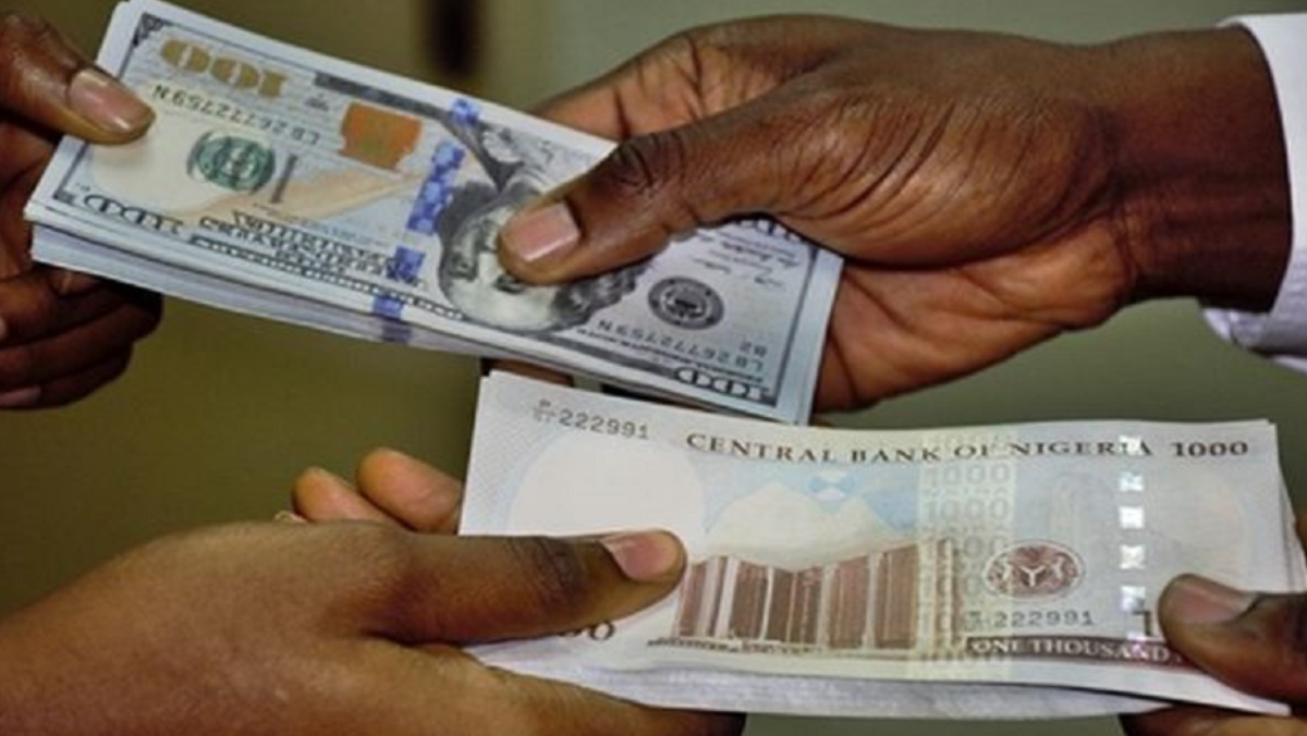 Naira Falls to N1,585/$ on Streets, Strengthens to N1,527/$ in Official Market