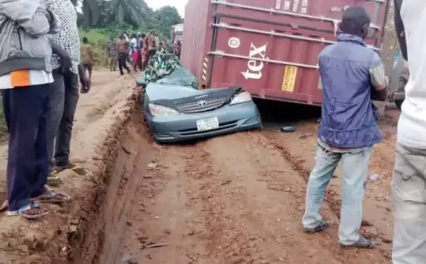 Man Narrowly Escapes Death as Container Crushes Sienna in Lagos