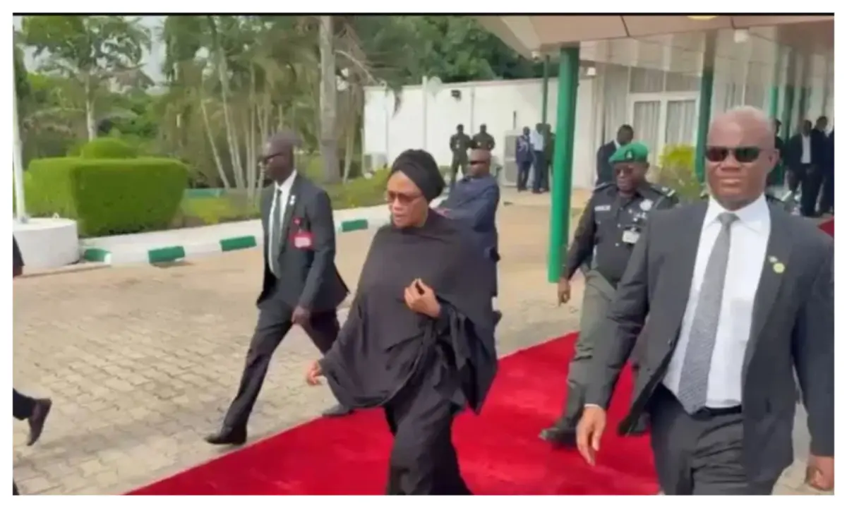 First Lady Heads To Daura For Buhari’s Burial
