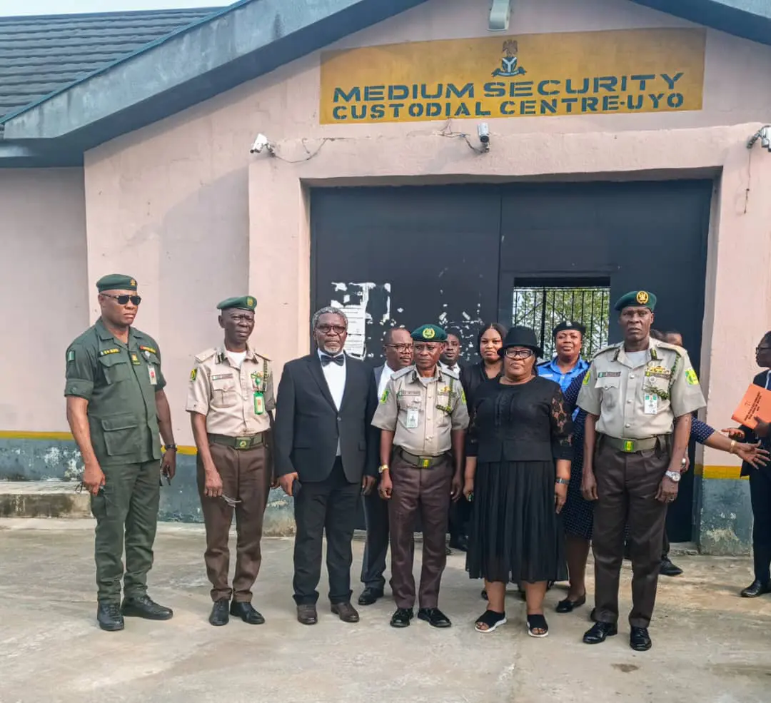 Akwa Ibom Chief Judge Releases 123 Inmates During Facility Tour