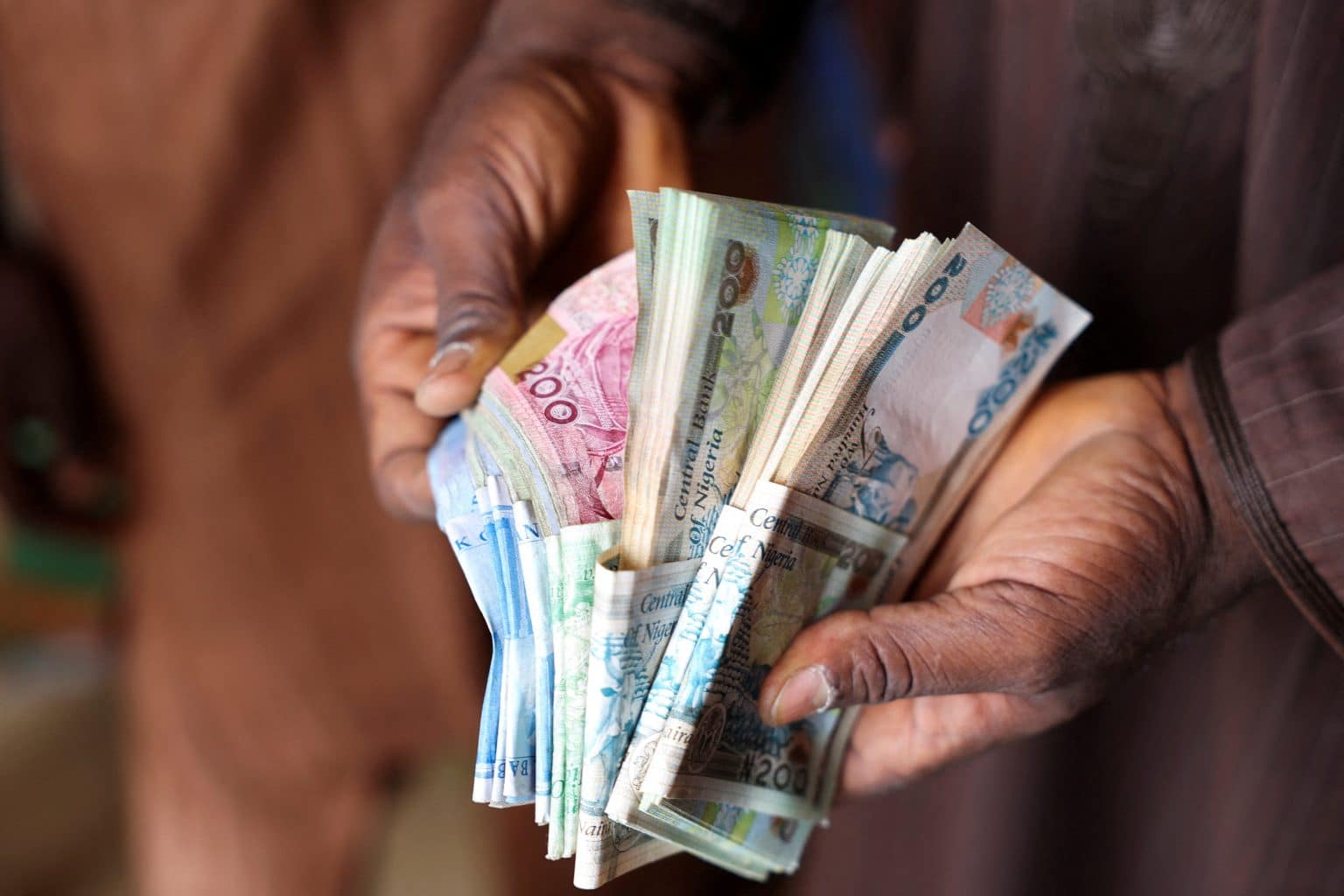 Naira Gains Slightly at Official Market, Drops at Black Market
