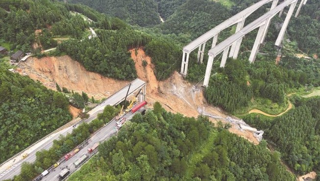 Tragedy in China: Six Dead, 10 Missing After Bridge Collapse on Yellow River