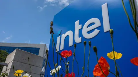 US Government Buys 10% Stake in Intel in Landmark Chip Deal
