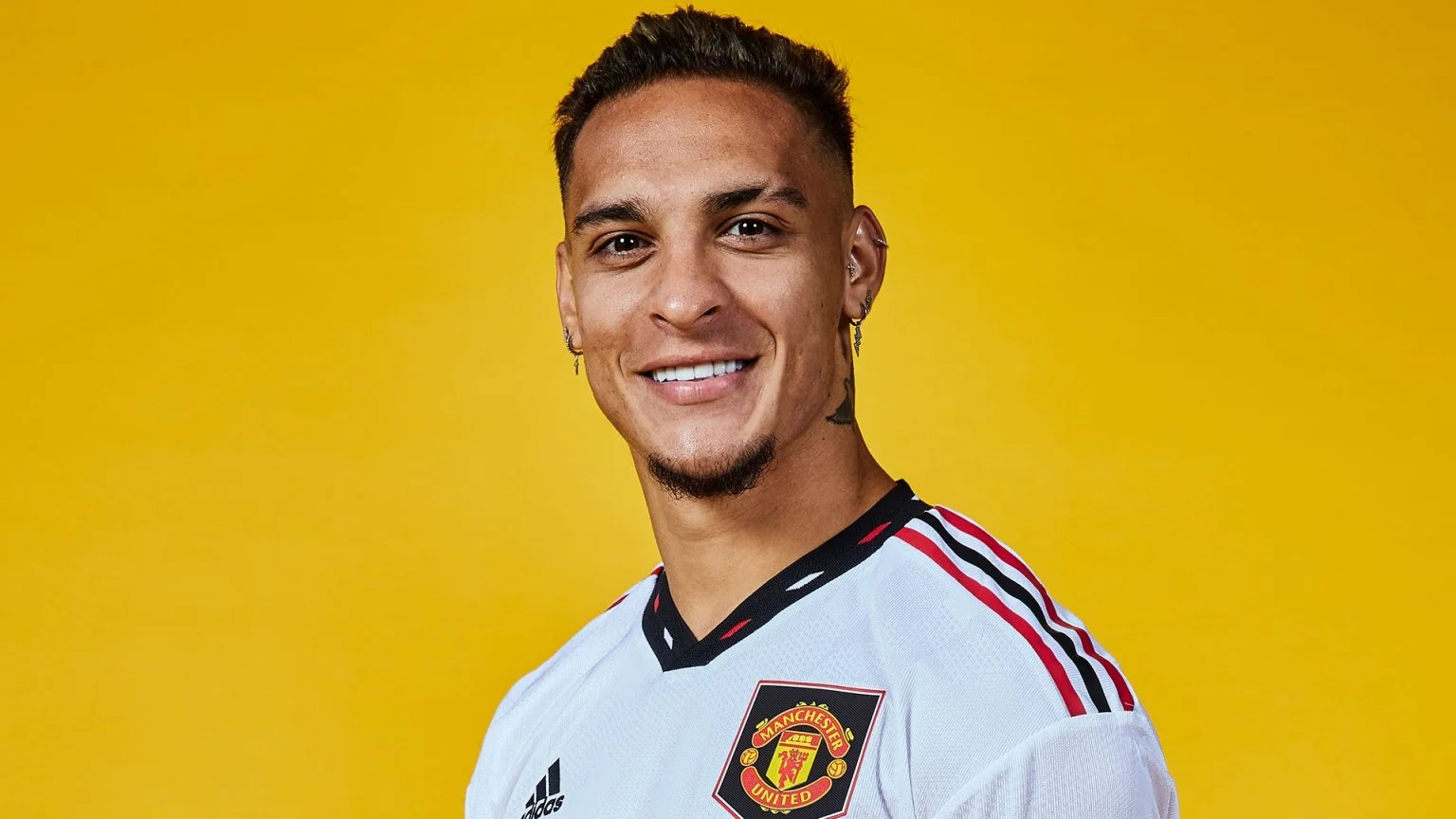 Real Betis Pulls Out of Antony Deal, Cites Manchester United’s High Demands