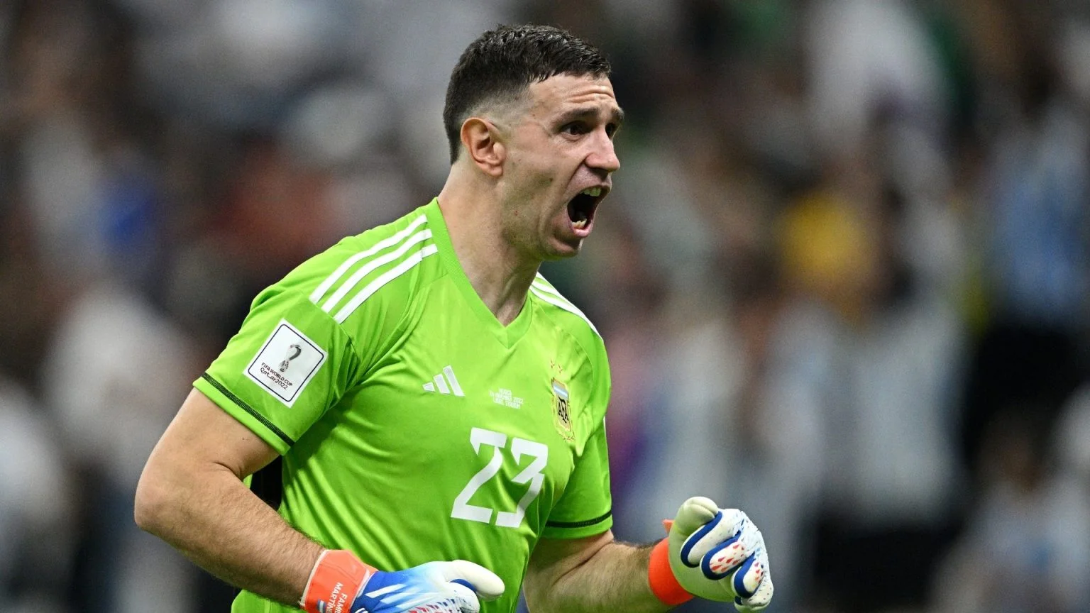 Deadline Day Shock: Man United Set to Sign Emi Martínez from Aston Villa