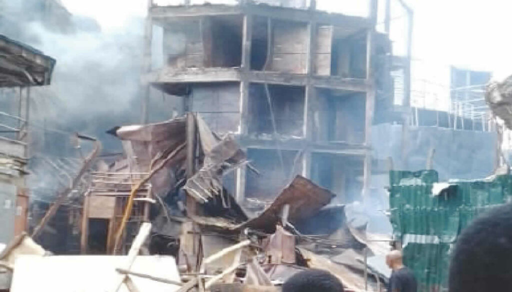 7 Confirmed Dead as Fire Guts Afriland Tower and Mandilas Market in Lagos